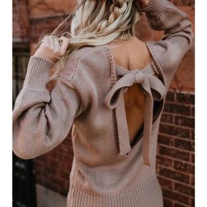 Open Back knotbow sweater IN BLACK